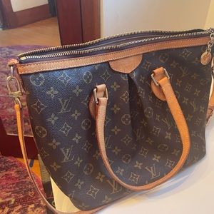 Louis Vuitton purse